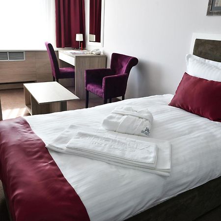 Hotel Ana Lux Spa Пирот Экстерьер фото
